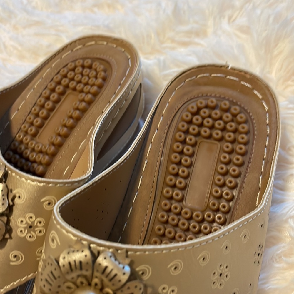 Gold Flower Sandals - Picture 3 of 5